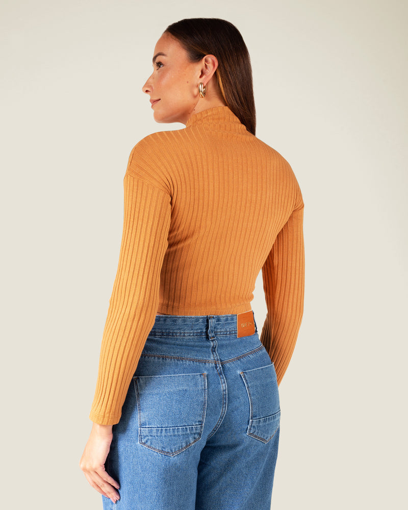 Cropped Gola Alta em Malha Canelada Camel | Cristal