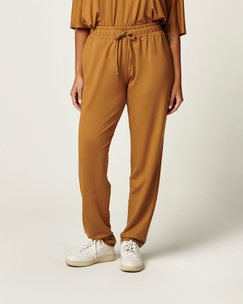 Calça Jogger em Moletinho Camel | Hortênsia