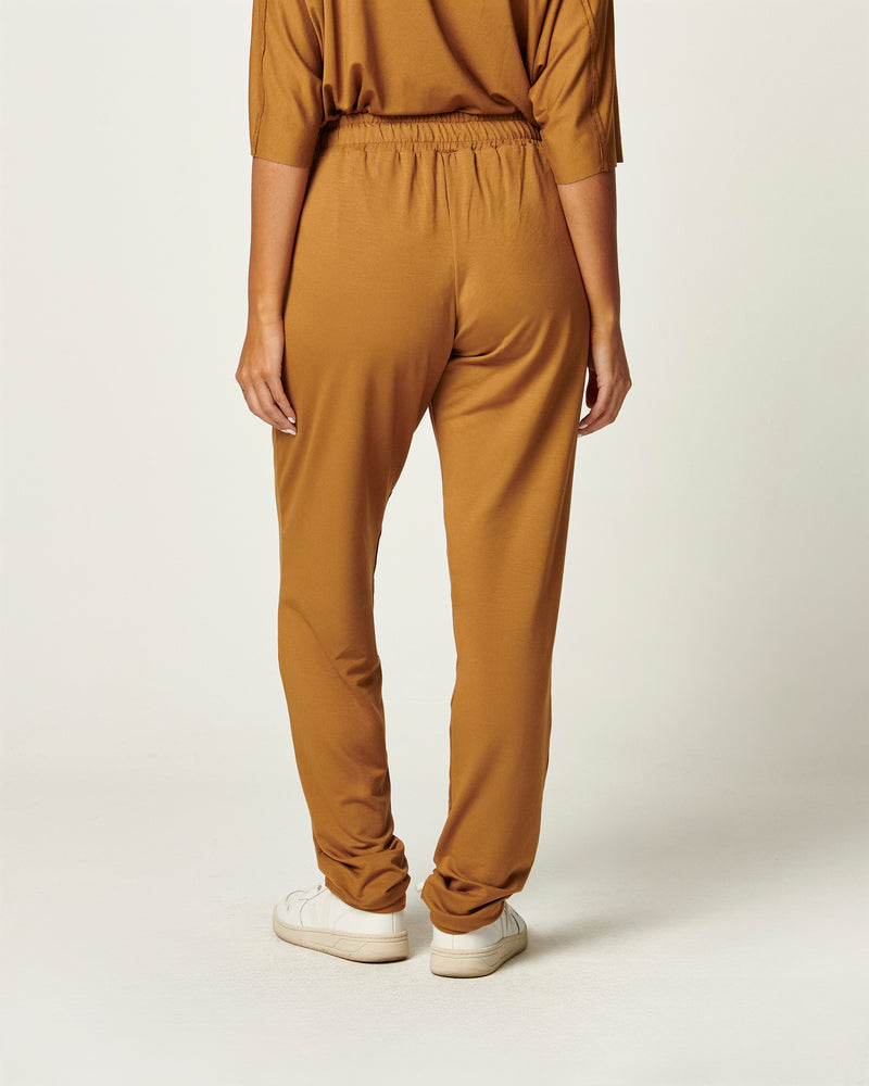 Calça Jogger em Moletinho Camel | Hortênsia