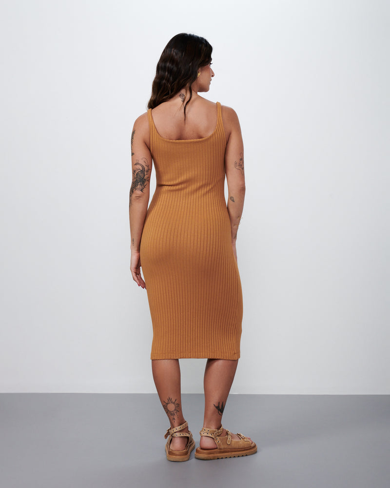 Vestido Midi Decote Reto em Malha Canelada Camel | Fogo