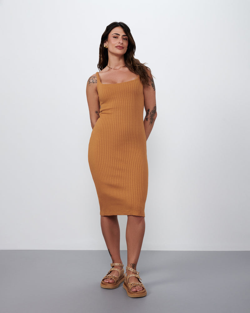 Vestido Midi Decote Reto em Malha Canelada Camel | Fogo